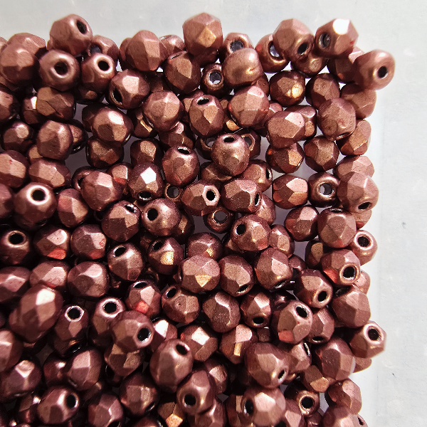 Gibigyongy.hu - Cseh Csiszolt 3 mm 04B01 Saturated Metallic Grenadine