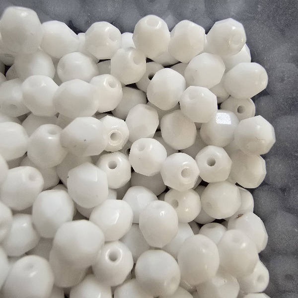 Gibigyongy.hu - Cseh Csiszolt 4 mm 03000 White