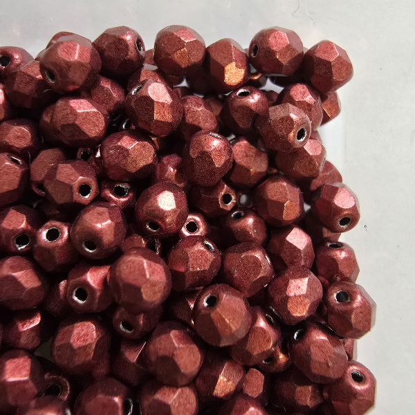 Gibigyongy.hu - Cseh Csiszolt 4 mm 07B10 Saturated Metallic Merlot