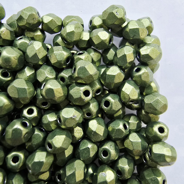 Cseh Csiszolt 4 mm 08A06 Sueded Gold Fern