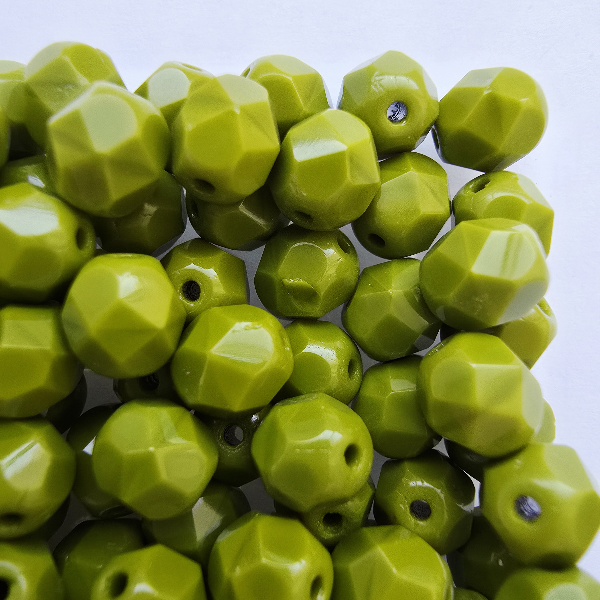 Cseh Csiszolt 6 mm 53420 Opaque Olivine