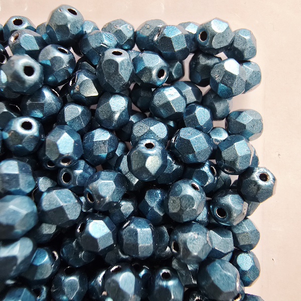 Gibigyongy.hu - Cseh Csiszolt 4 mm 06B10 Saturated Metallic Quetzal Green