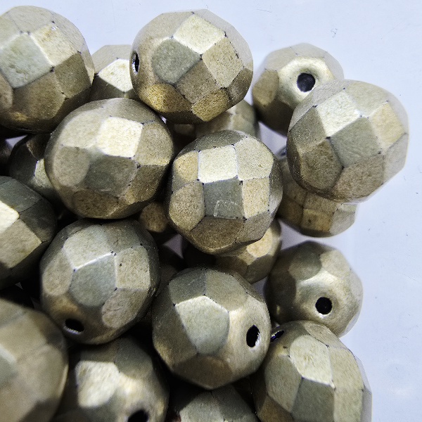 Gibigyongy.hu - Cseh Csiszolt 8 mm 08A05 Sueded Cloud Dream