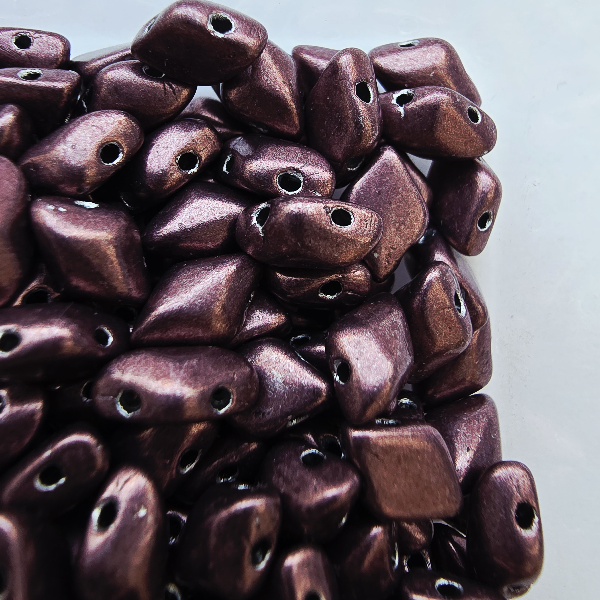 GemDuo 8x5 mm 06B01 Satureted Metallic Red Pear