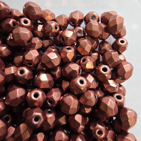 Gibigyongy.hu - Cseh Csiszolt 4 mm 04B01 Saturated Metallic Grenadine