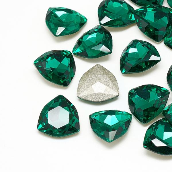 Gibigyongy.hu - Távol-Keleti Triangle 12 mm Med. Emerald