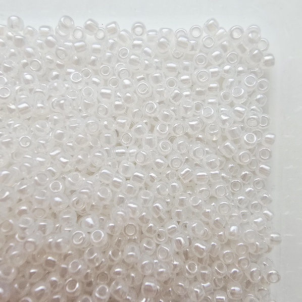 TOHO kása 11/0 141 Ceylon Snowflake