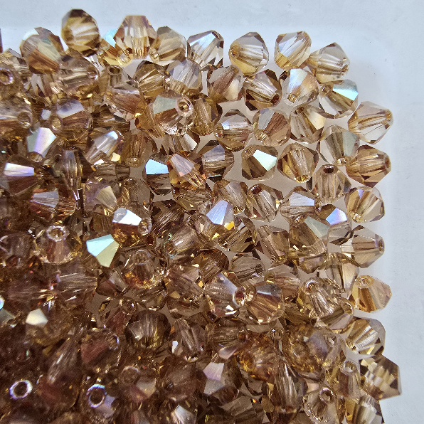 Gibigyongy.hu - M.C. Csiszolt kúpos 4 mm Z00030 Crystal - Celsian