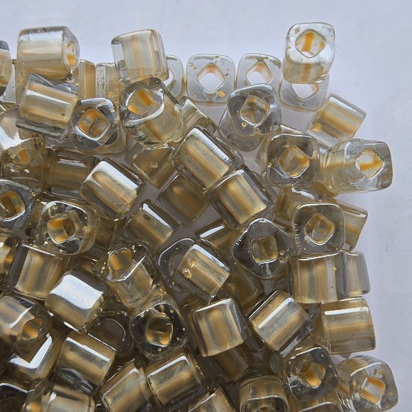 Gibigyongy.hu - TOHO cube 3 mm 369 Inside - Color Black Diamond/ Orange Creme-Lined