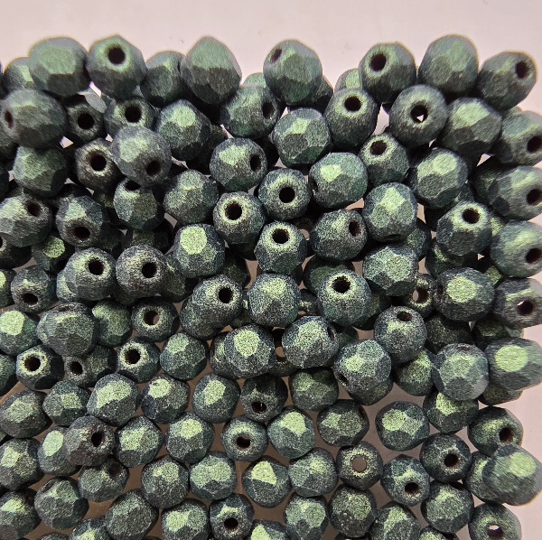 Cseh Csiszolt 3 mm 79051MJT Metallic Suede - Lt. Green