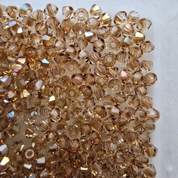 PRECIOSA bicone gyöngy 3 mm Crystal Celsian