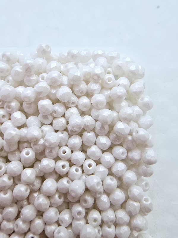 Gibigyongy.hu - Cseh Csiszolt 3 mm 24001AL Pearl Shine - White