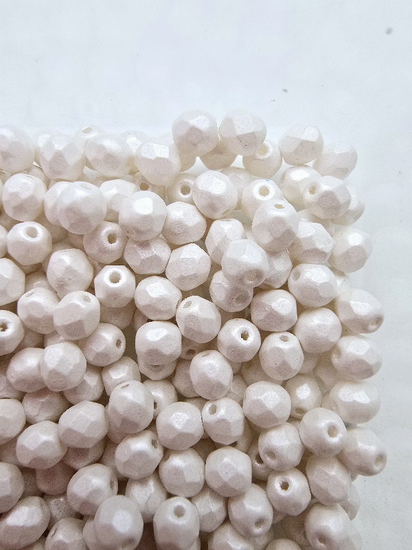 Gibigyongy.hu - Cseh Csiszolt 4 mm 24001AL Pearl Shine - White