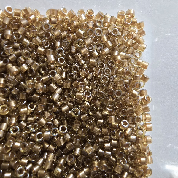Gibigyongy.hu - MIYUKI delica 11/0 DB0909 Sparkling Honey Beige Lined Chartreuse