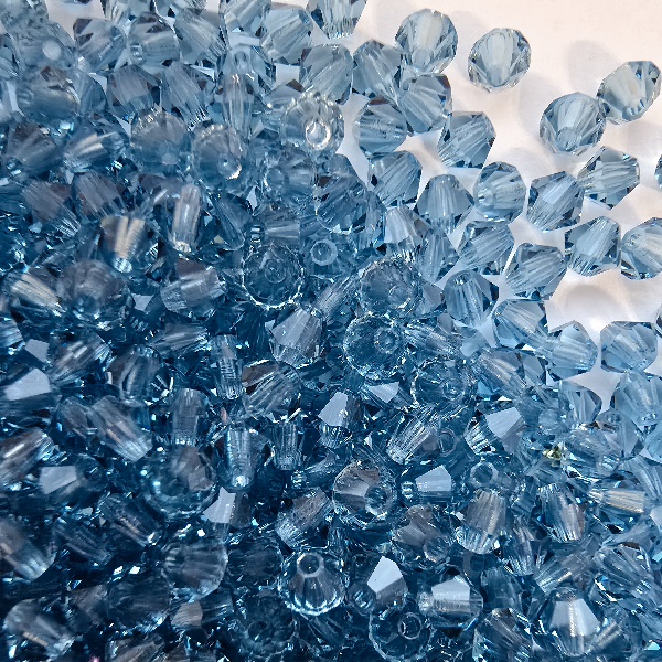 PRECIOSA bicone gyöngy 4 mm Malibu Blue