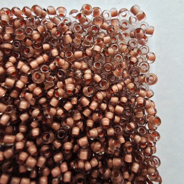 Gibigyongy.hu - PRECIOSA kása 10/0 80489 Grey dyed crystal, colour lined orange