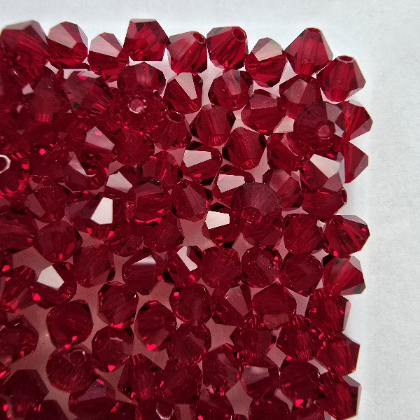 PRECIOSA bicone gyöngy 4 mm Siam