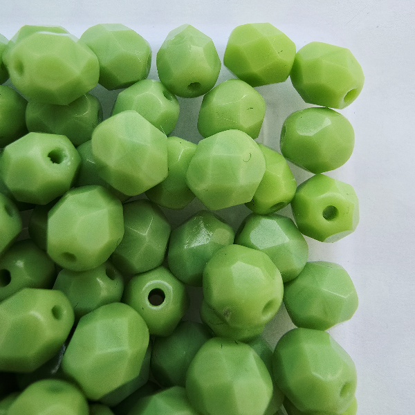 Cseh Csiszolt 6 mm 53200 Opaque Olivine