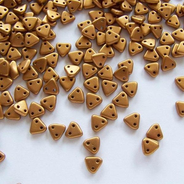 Gibigyongy.hu - Cseh Triangle Matte Metallic Goldenrod 6 mm K0173