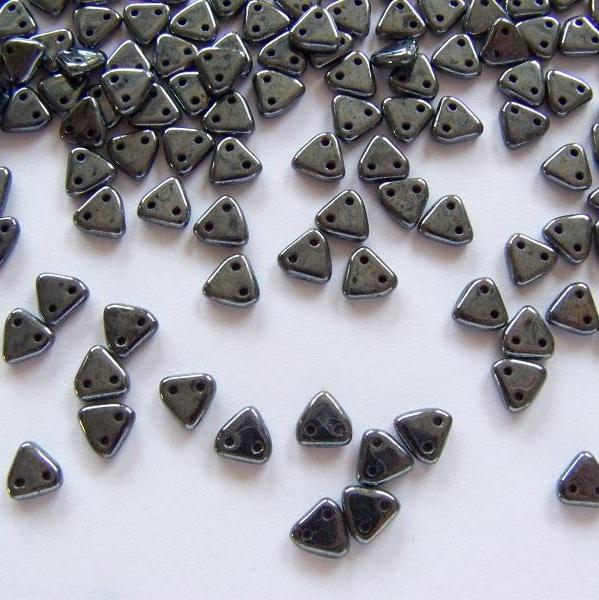 Gibigyongy.hu - Cseh Triangle Hematite 6 mm L23980