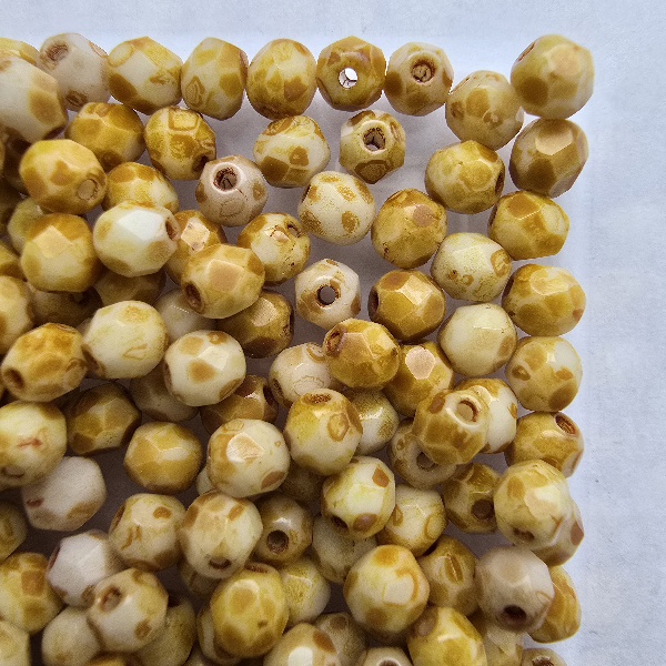 Gibigyongy.hu - Cseh Csiszolt 4 mm T03000 Opaque White-Picasso